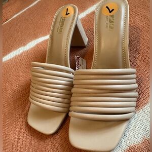 Cushionaire Irma One Band Dress Heel